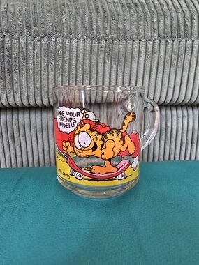 vintage 1978 McDonald's Garfield and Odie teeter-totter glass mug
